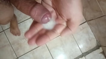 I show you how to make a good cumshot.